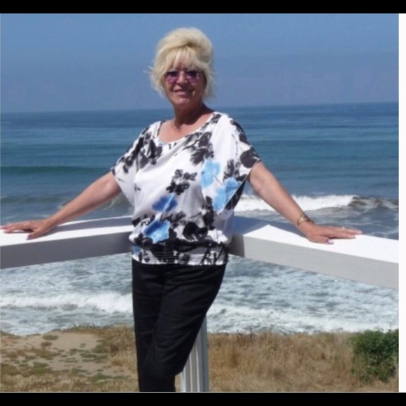 Flynn ❤️ Poshmark! Bundles too! - Picture 2 of 8